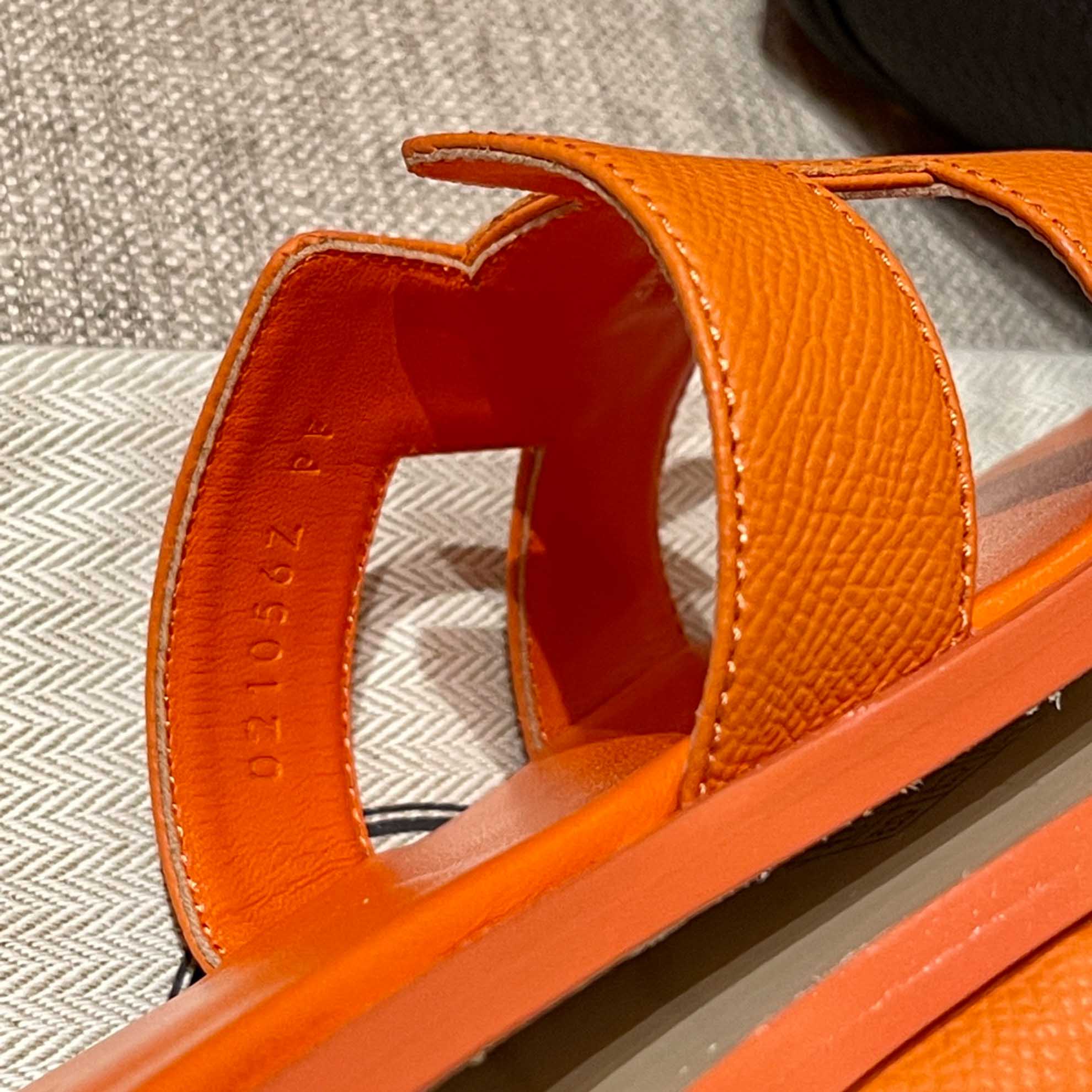 Dép Nữ Hermes Oran Sandal Cam Nhăn