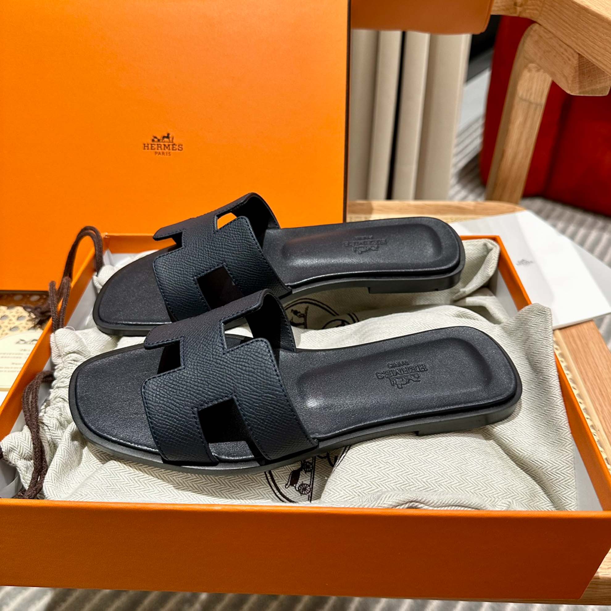 Dép Nữ Hermes Oran Sandal Đen Full Trơn