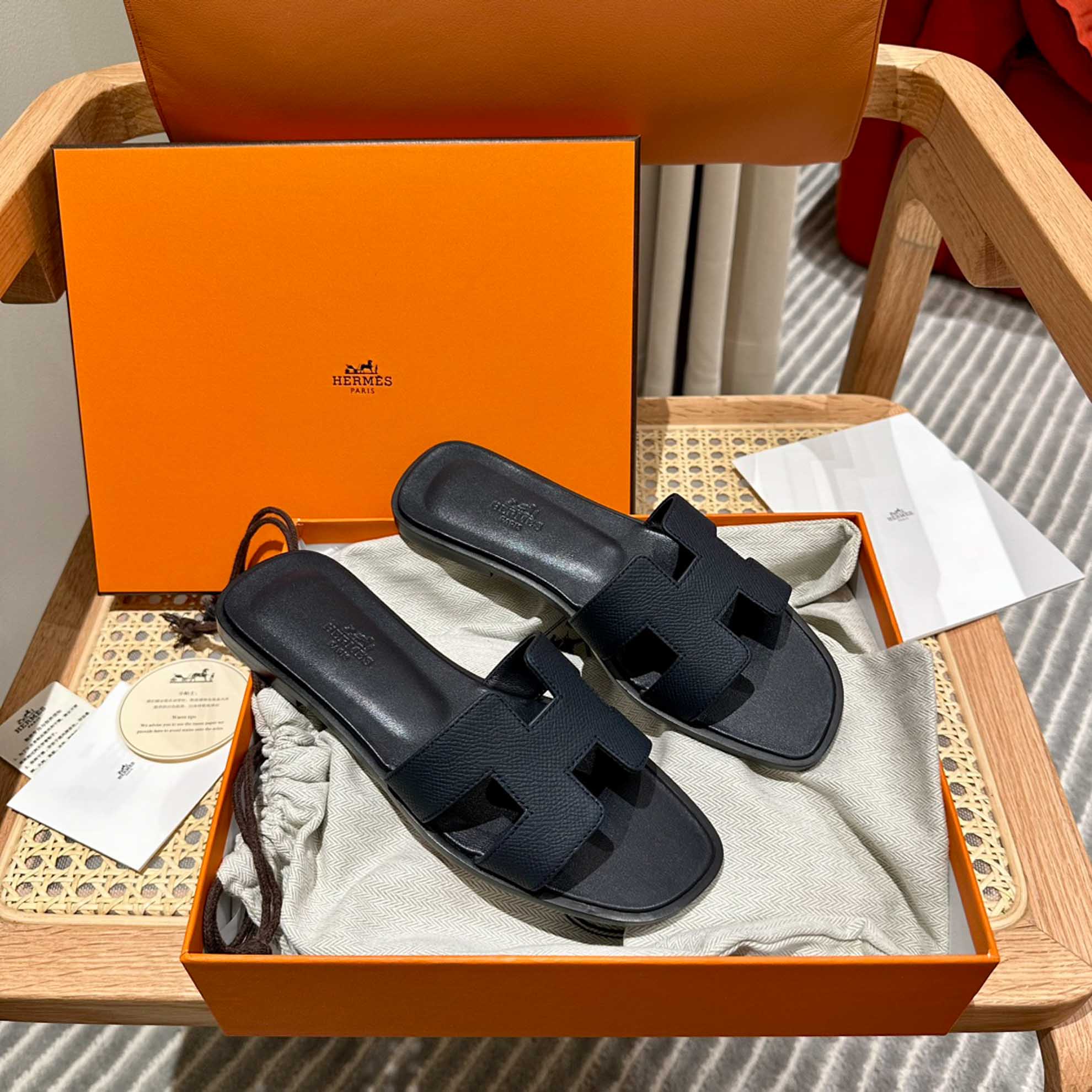 Dép Nữ Hermes Oran Sandal Đen Full Trơn