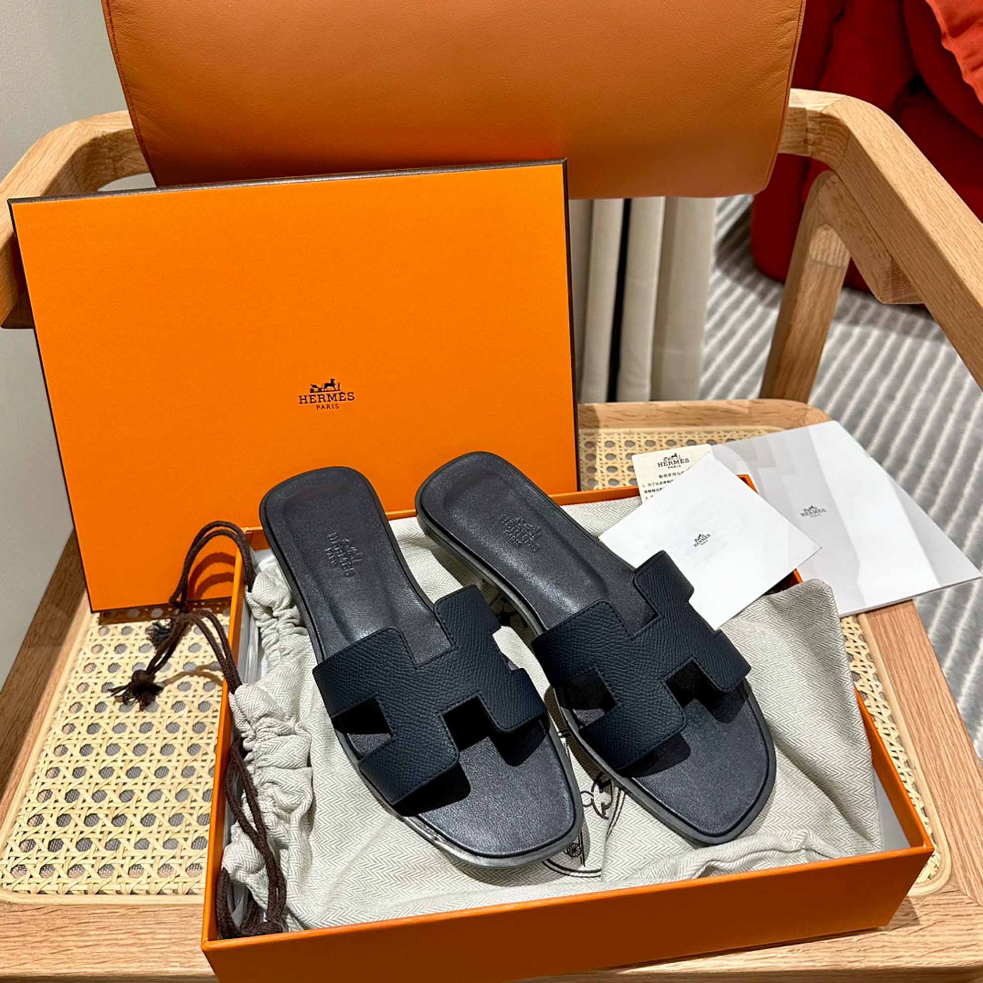 Dép Nữ Hermes Oran Sandal Đen Full Trơn