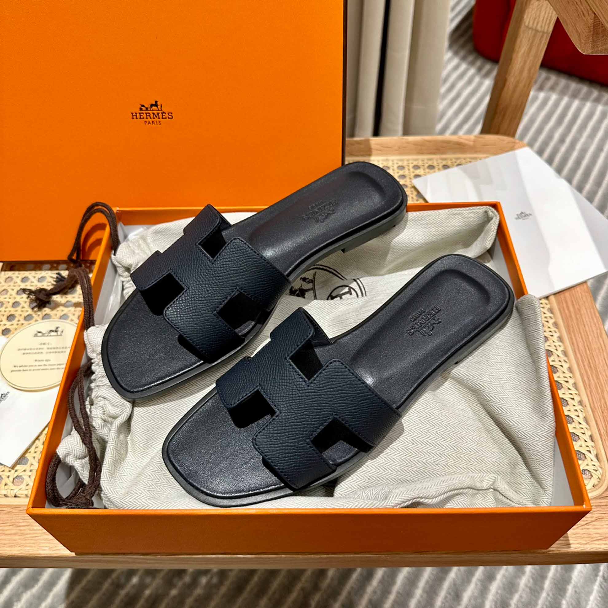 Dép Nữ Hermes Oran Sandal Đen Full Trơn