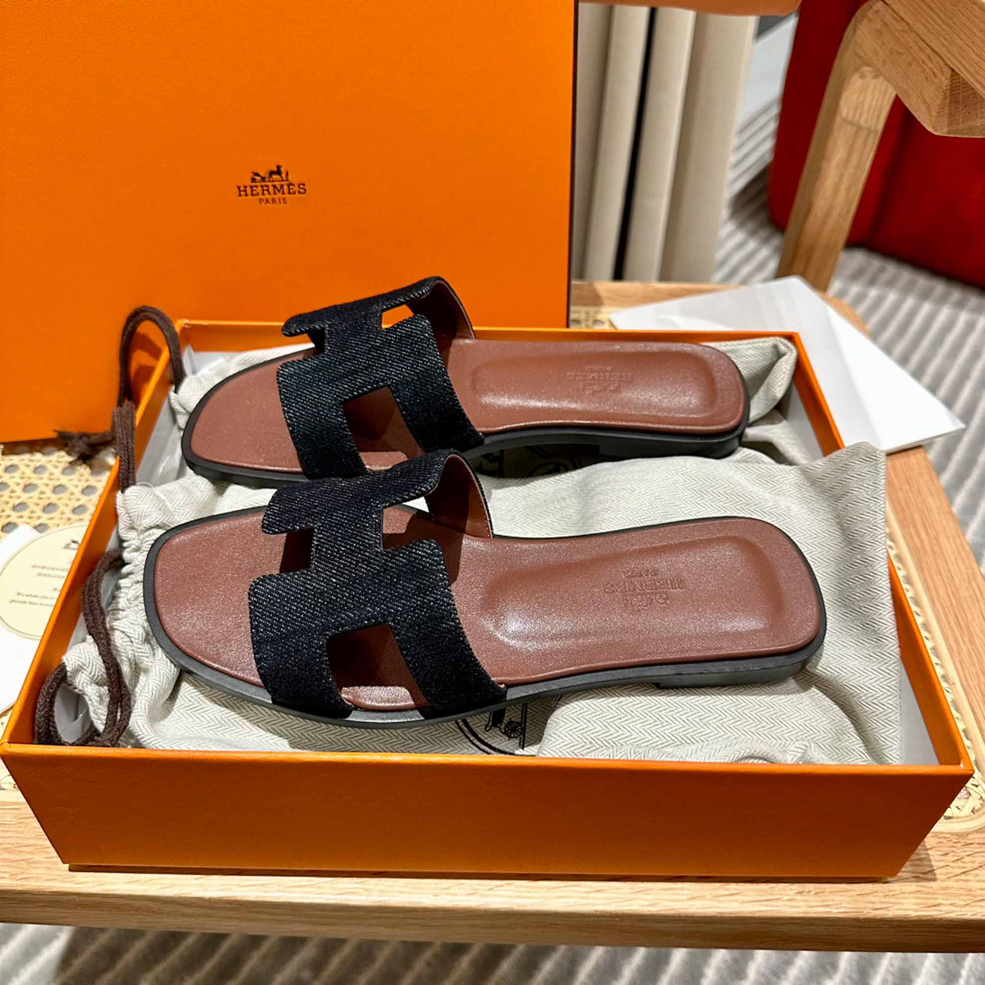 Dép Nữ Hermes Oran Sandal Đen Nâu Denim