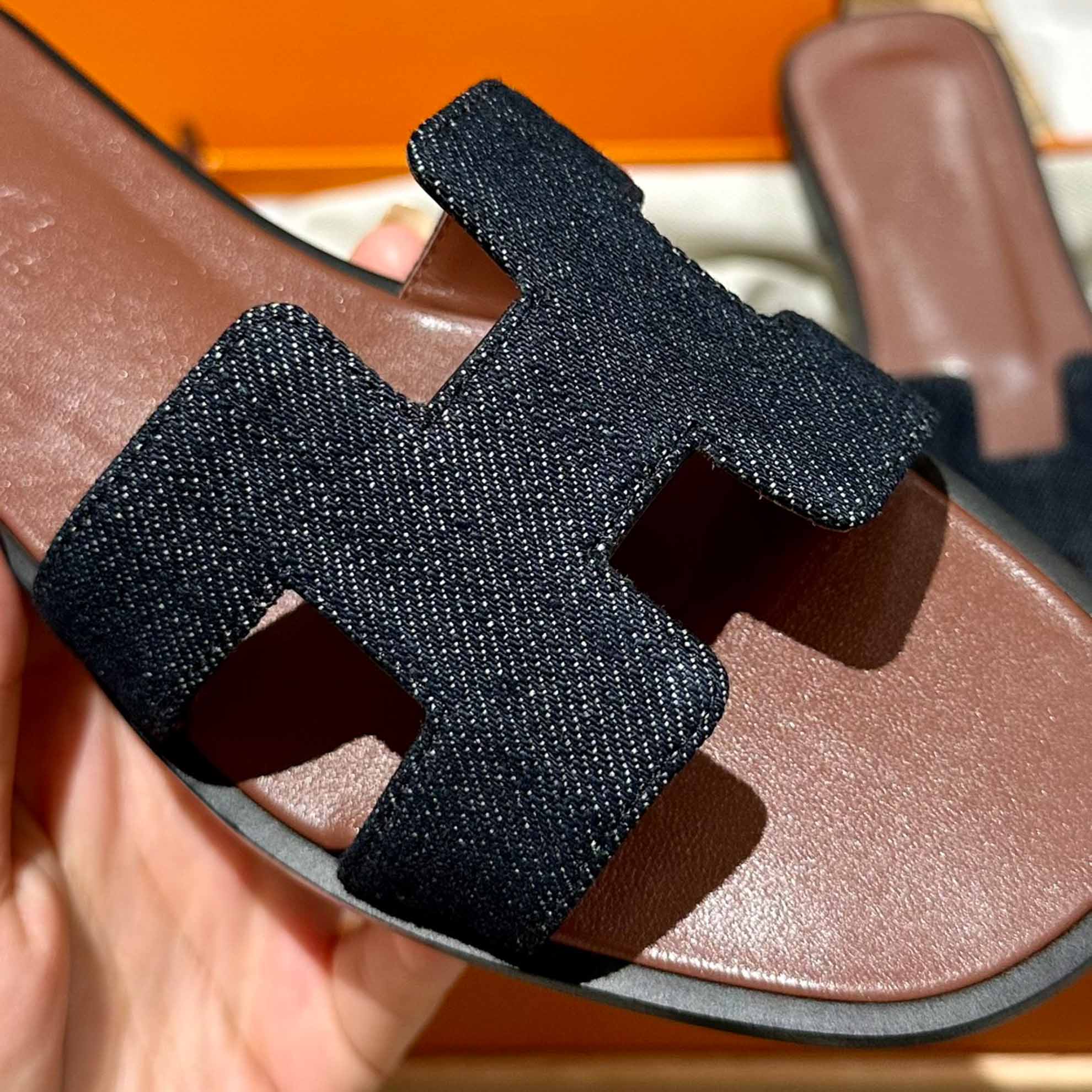 Dép Nữ Hermes Oran Sandal Đen Nâu Denim