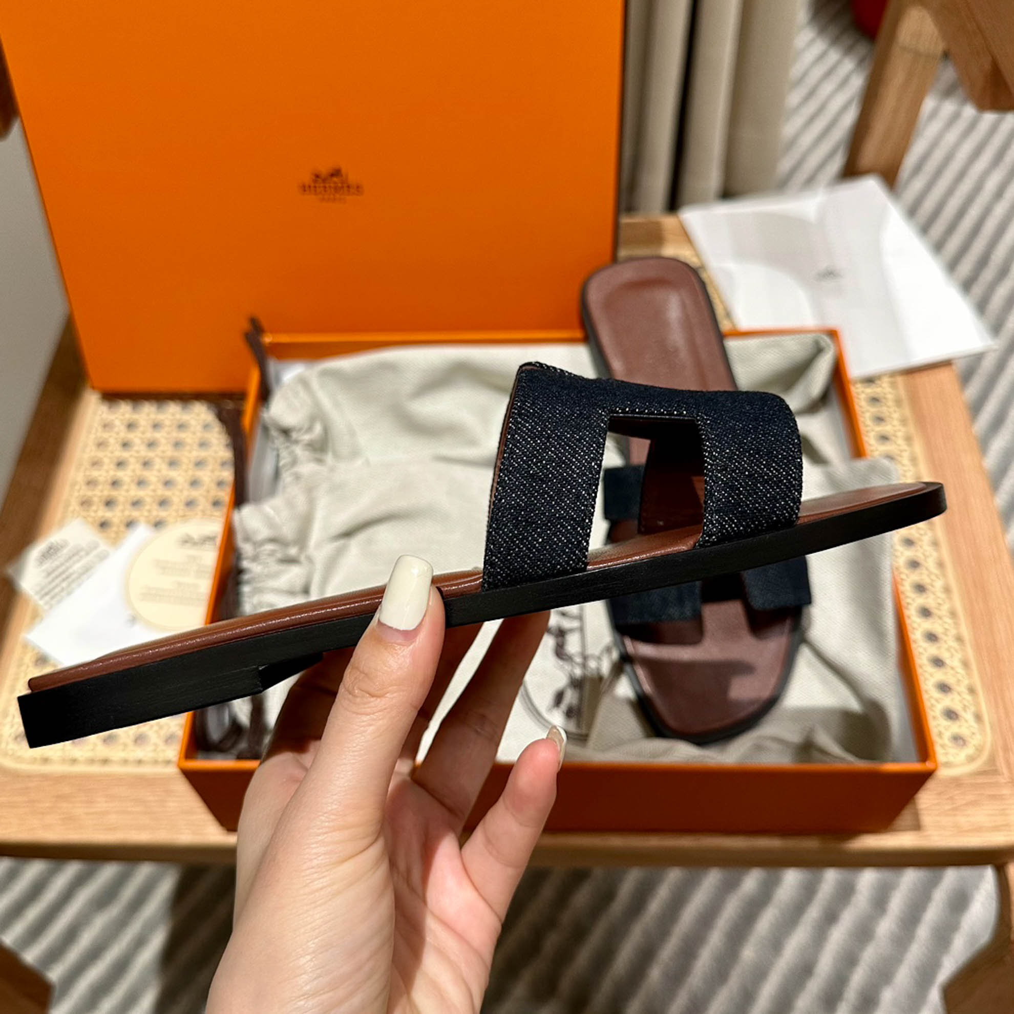 Dép Nữ Hermes Oran Sandal Đen Nâu Denim