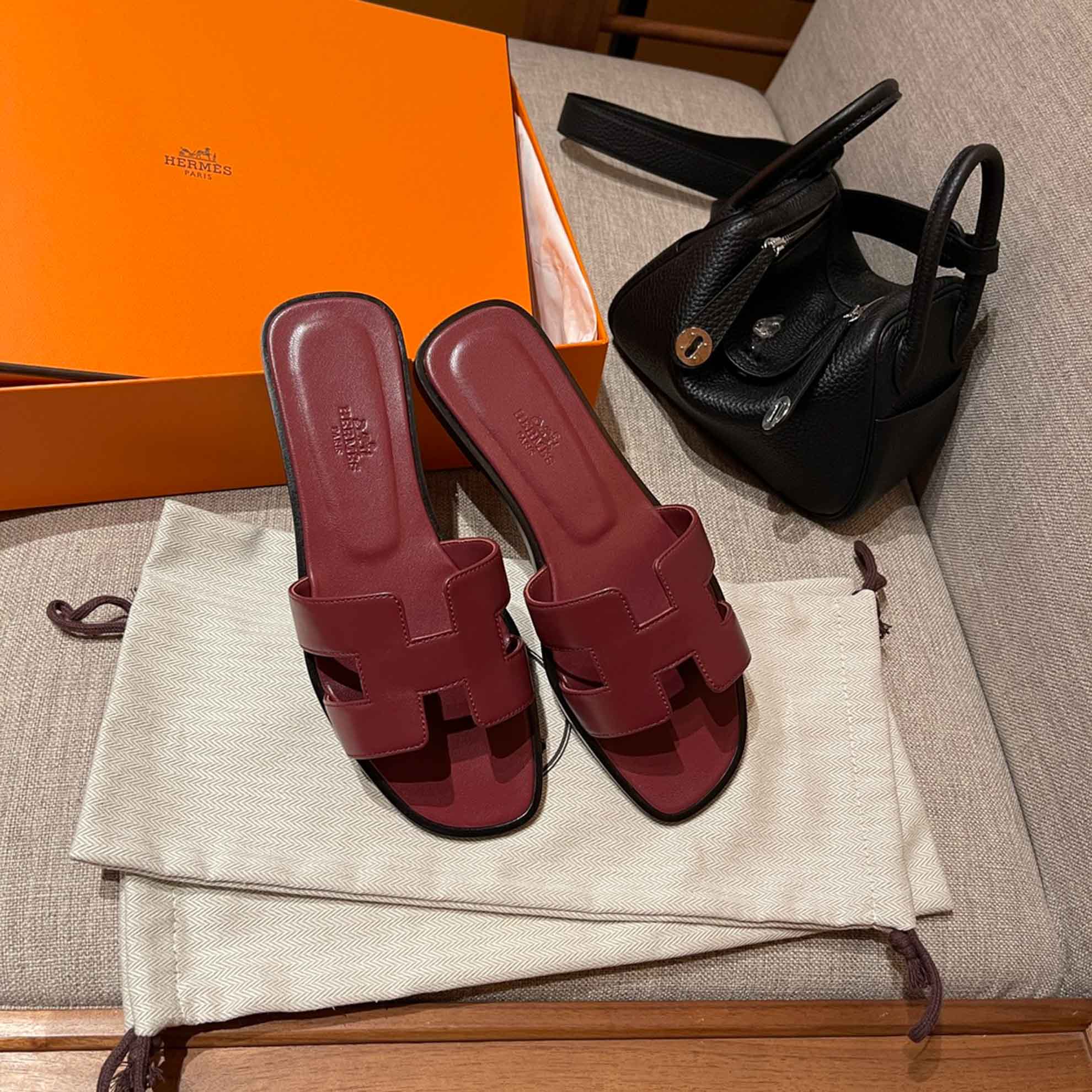 Dép Nữ Hermes Oran Sandal Đỏ Đậm Viền Đen Trơn