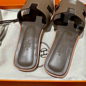 Dép Nữ Hermes Oran Sandal Nâu Dậm Nhăn