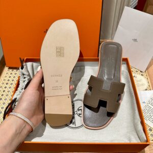 Dép Nữ Hermes Oran Sandal Nâu Dậm Nhăn