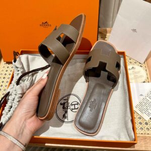 Dép Nữ Hermes Oran Sandal Nâu Dậm Nhăn