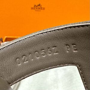 Dép Nữ Hermes Oran Sandal Nâu Dậm Nhăn