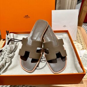 Dép Nữ Hermes Oran Sandal Nâu Dậm Nhăn