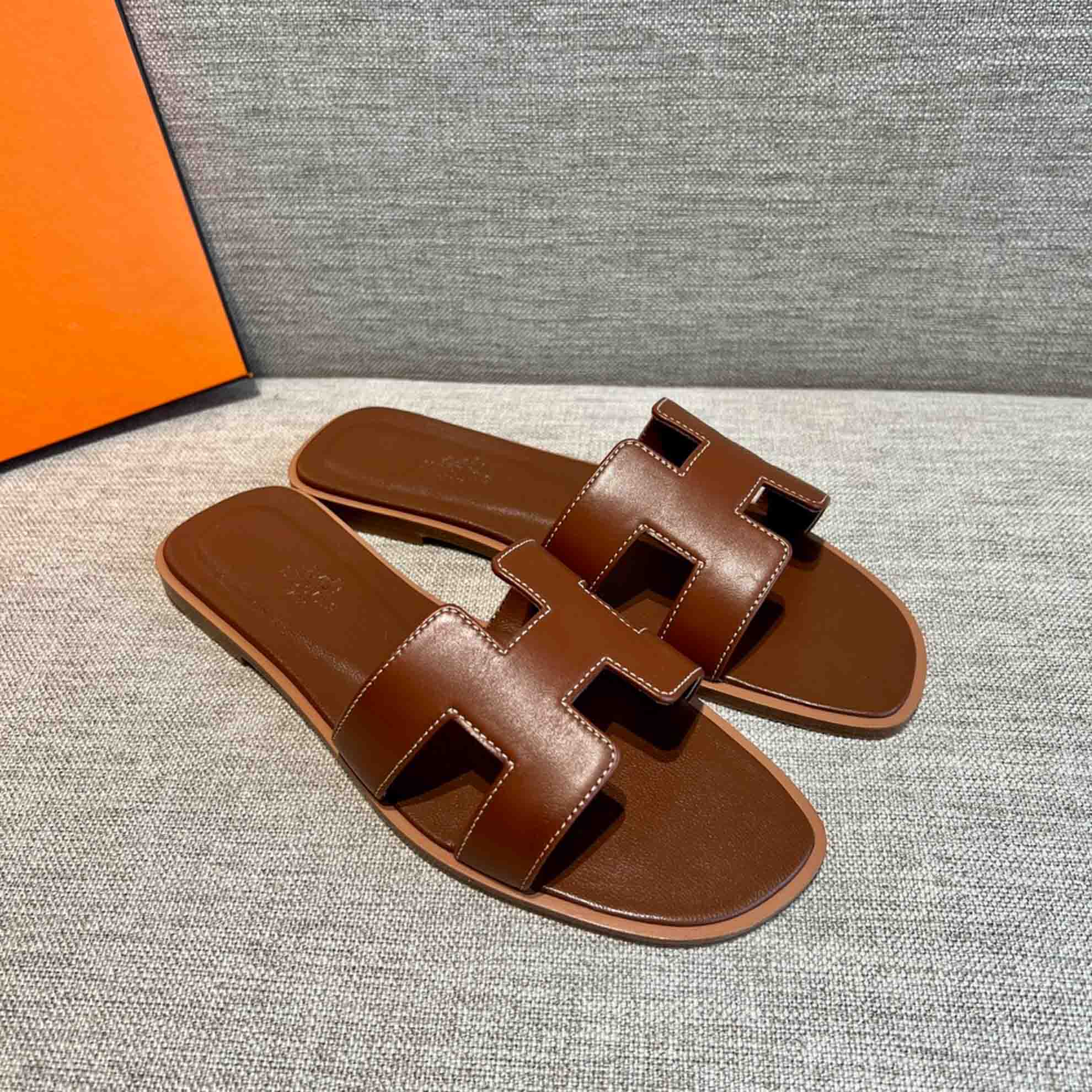 Dép Nữ Hermes Oran Sandal Nâu Đậm Trơn