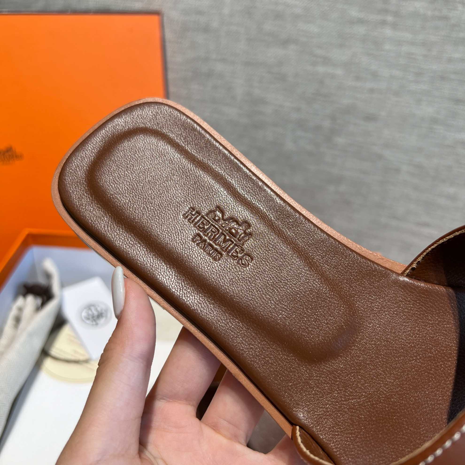 Dép Nữ Hermes Oran Sandal Nâu Đậm Trơn