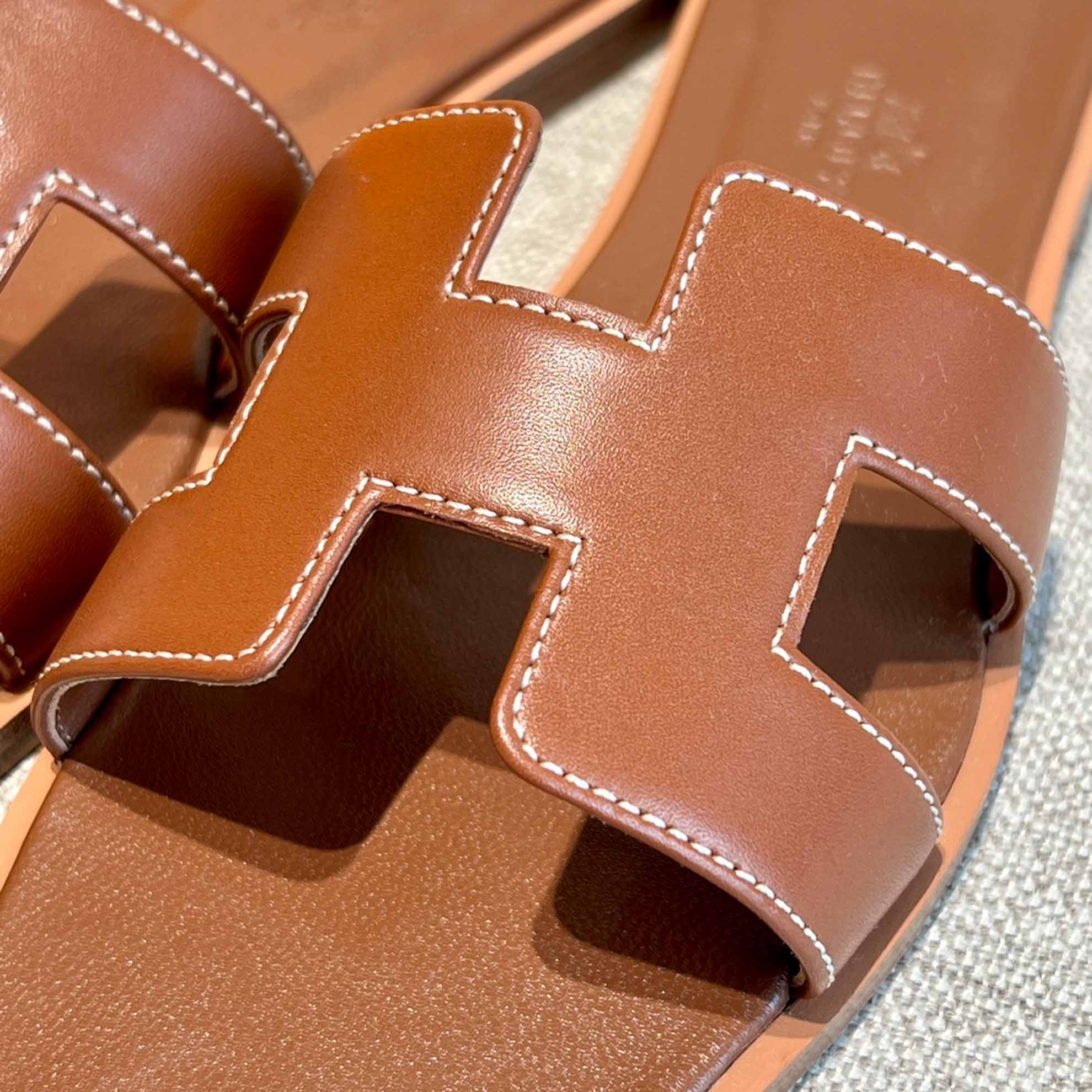 Dép Nữ Hermes Oran Sandal Nâu Đậm Trơn