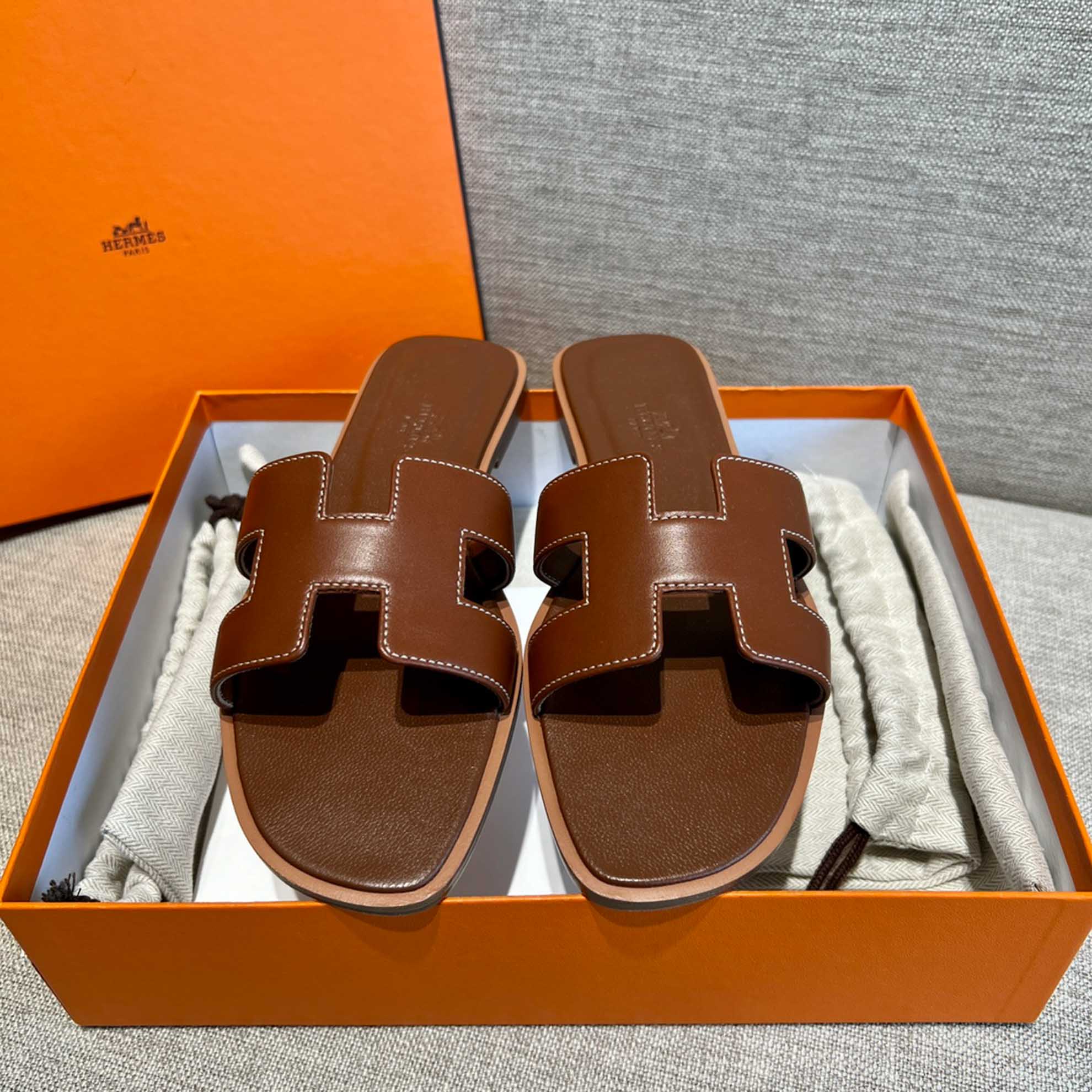 Dép Nữ Hermes Oran Sandal Nâu Đậm Trơn