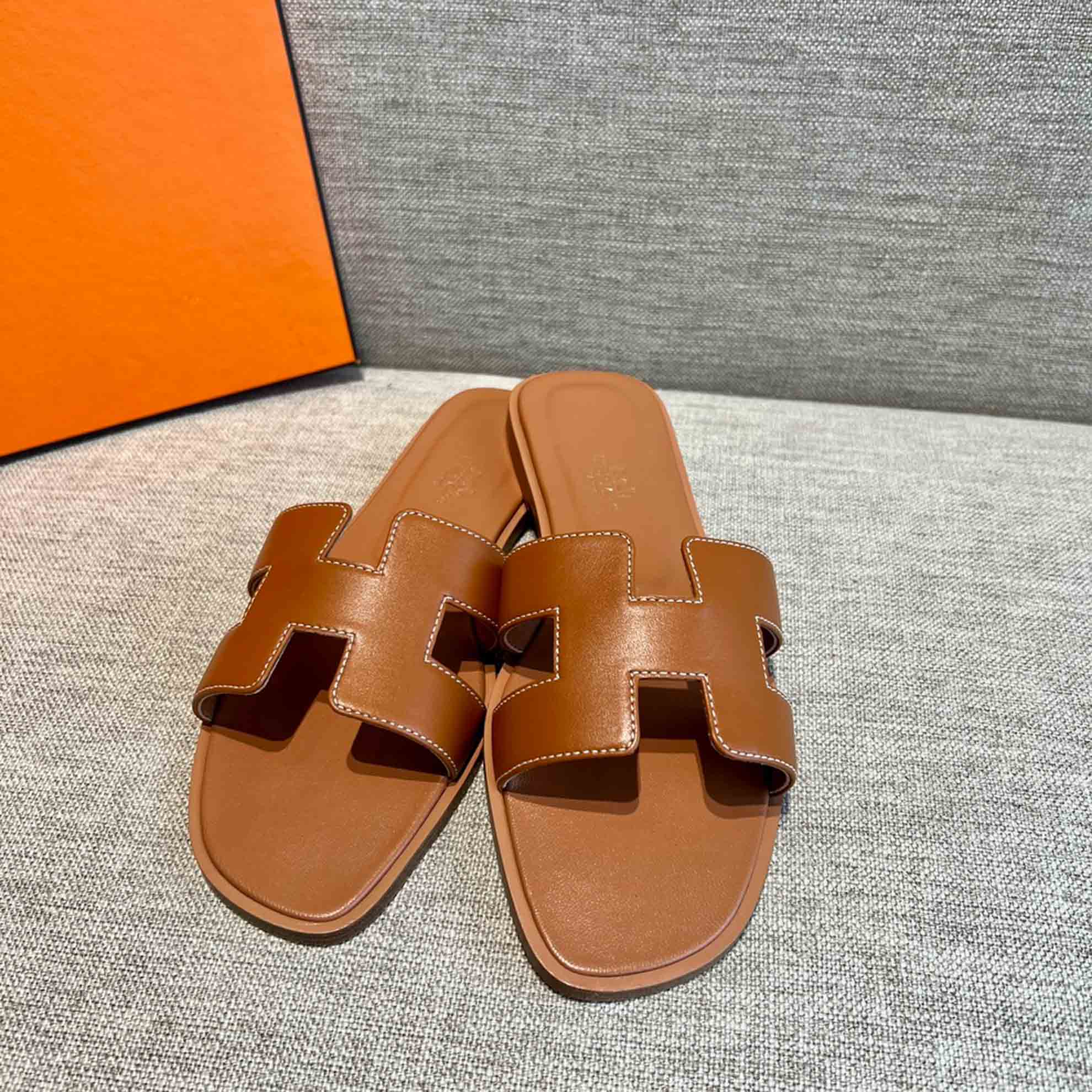 Dép Nữ Hermes Oran Sandal Nâu Nhạt Trơn