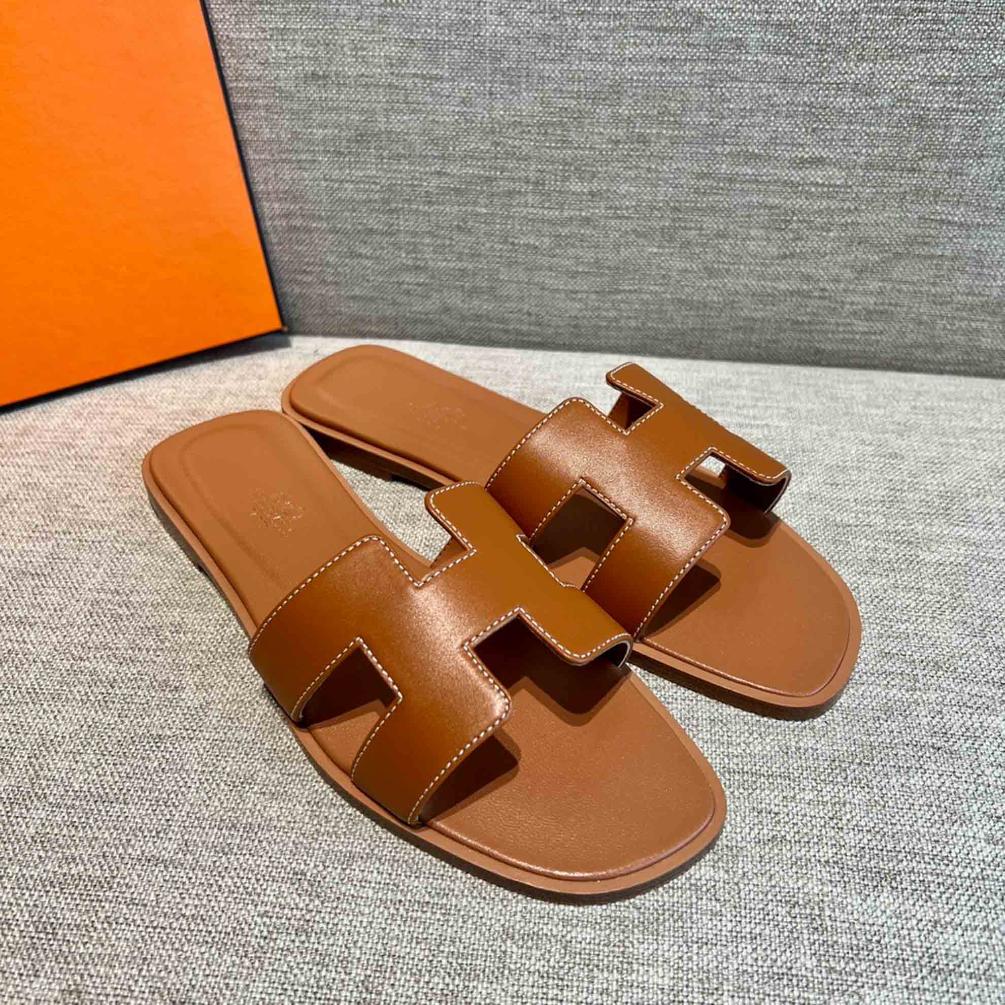 Dép Nữ Hermes Oran Sandal Nâu Nhạt Trơn