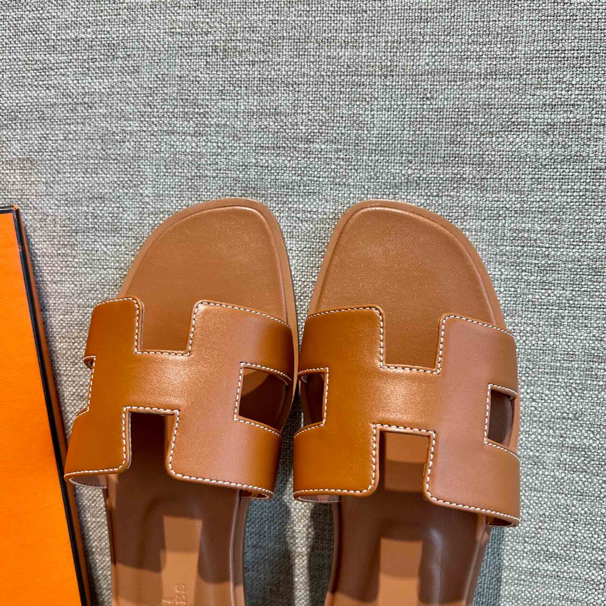 Dép Nữ Hermes Oran Sandal Nâu Nhạt Trơn