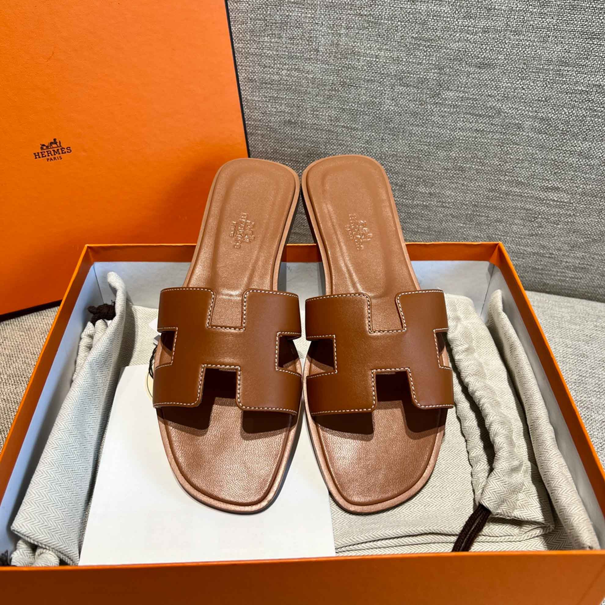 Dép Nữ Hermes Oran Sandal Nâu Nhạt Trơn