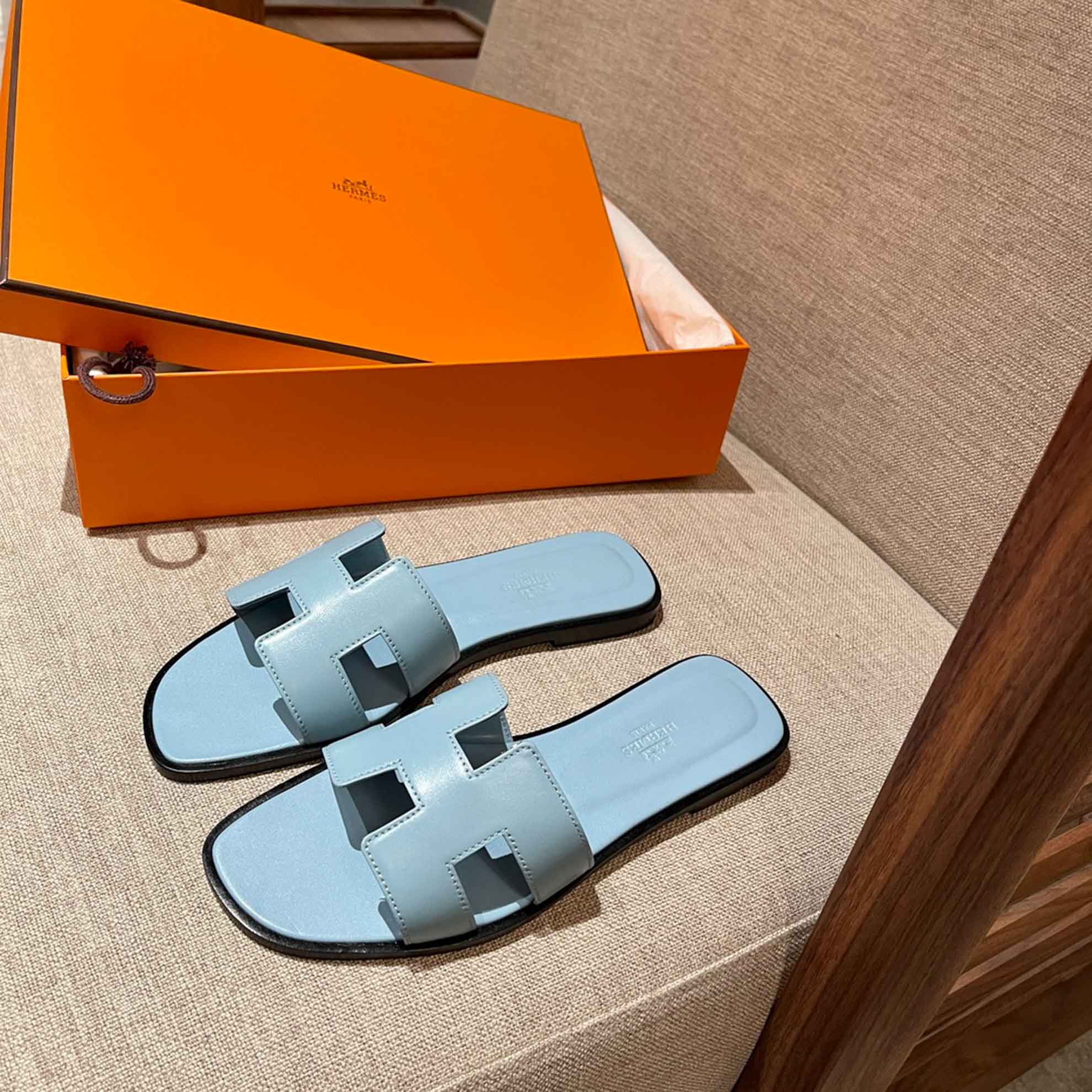 Dép Nữ Hermes Oran Sandal Xanh Ngọc Viền Đen Trơn