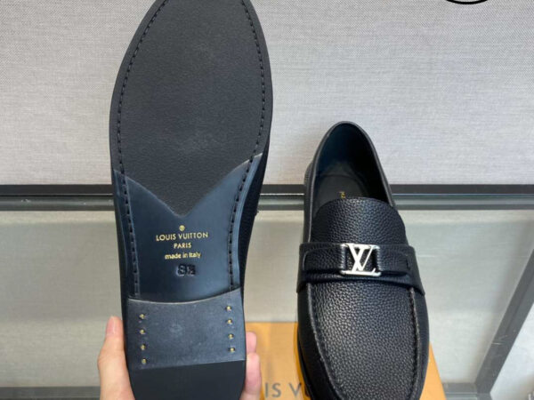 Giày Louis Vuitton Major Loafer Đế Cao Da Nhăn Khóa Trắng