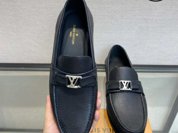 Giày Louis Vuitton Major Loafer Đế Cao Da Nhăn Khóa Trắng