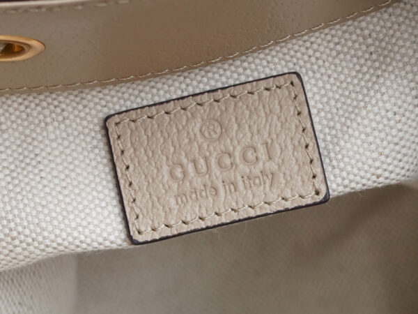 Gucci beige ‘Ophidia Mini’ bucket bag viền Xanh