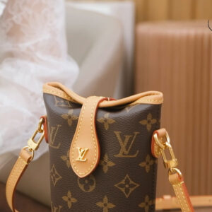 Louis Vuitton pochette Fold Me