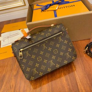 LOUIS VUITTON Pochette Metis Shoulder Bag