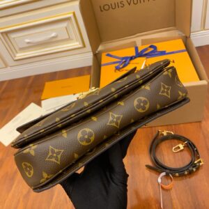 LOUIS VUITTON Pochette Metis Shoulder Bag