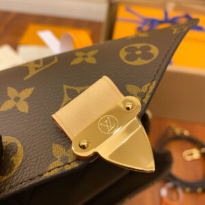 LOUIS VUITTON Pochette Metis Shoulder Bag