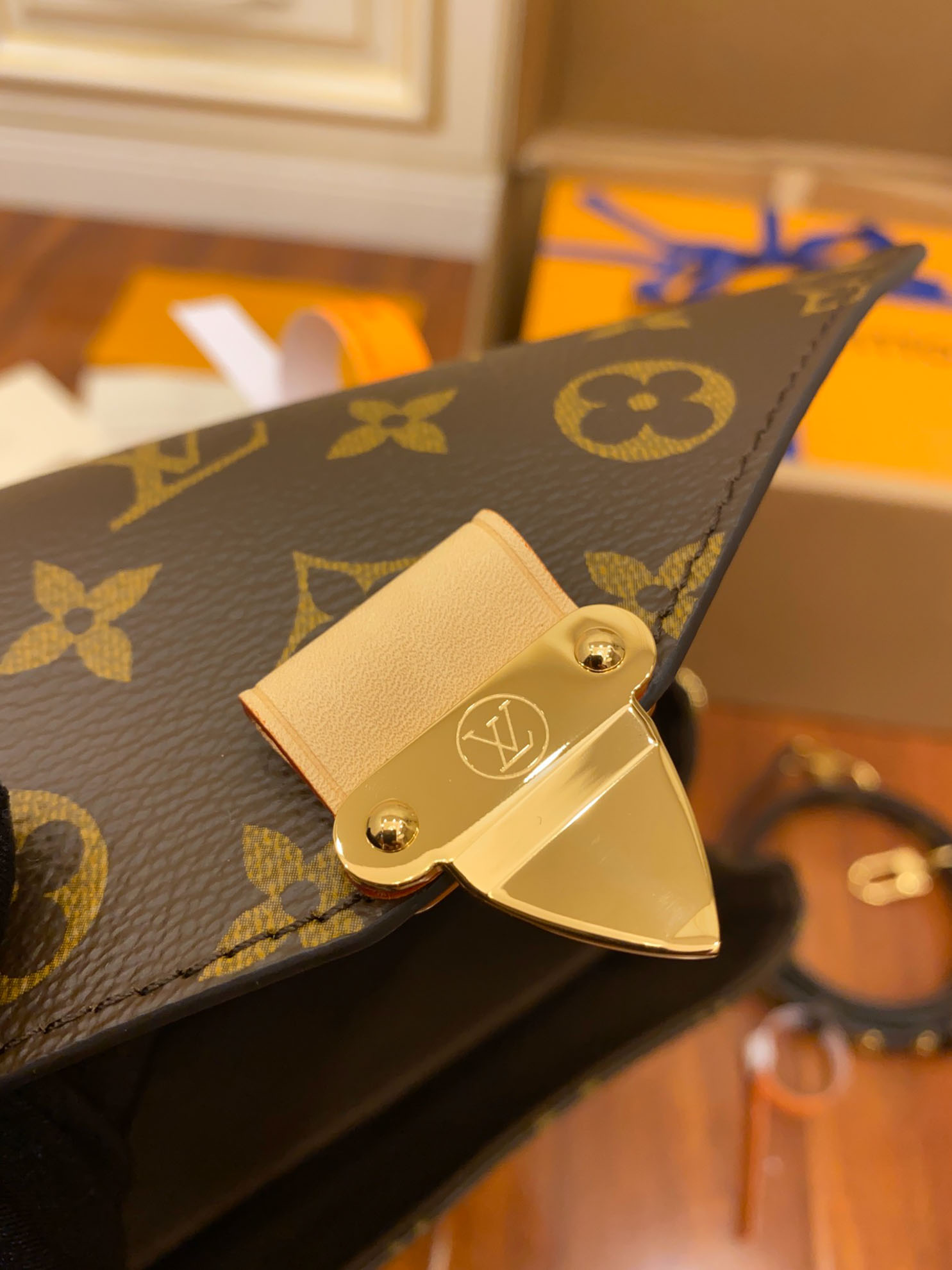 LOUIS VUITTON Pochette Metis Shoulder Bag