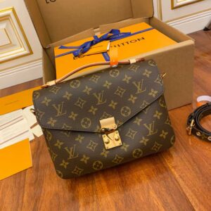 LOUIS VUITTON Pochette Metis Shoulder Bag