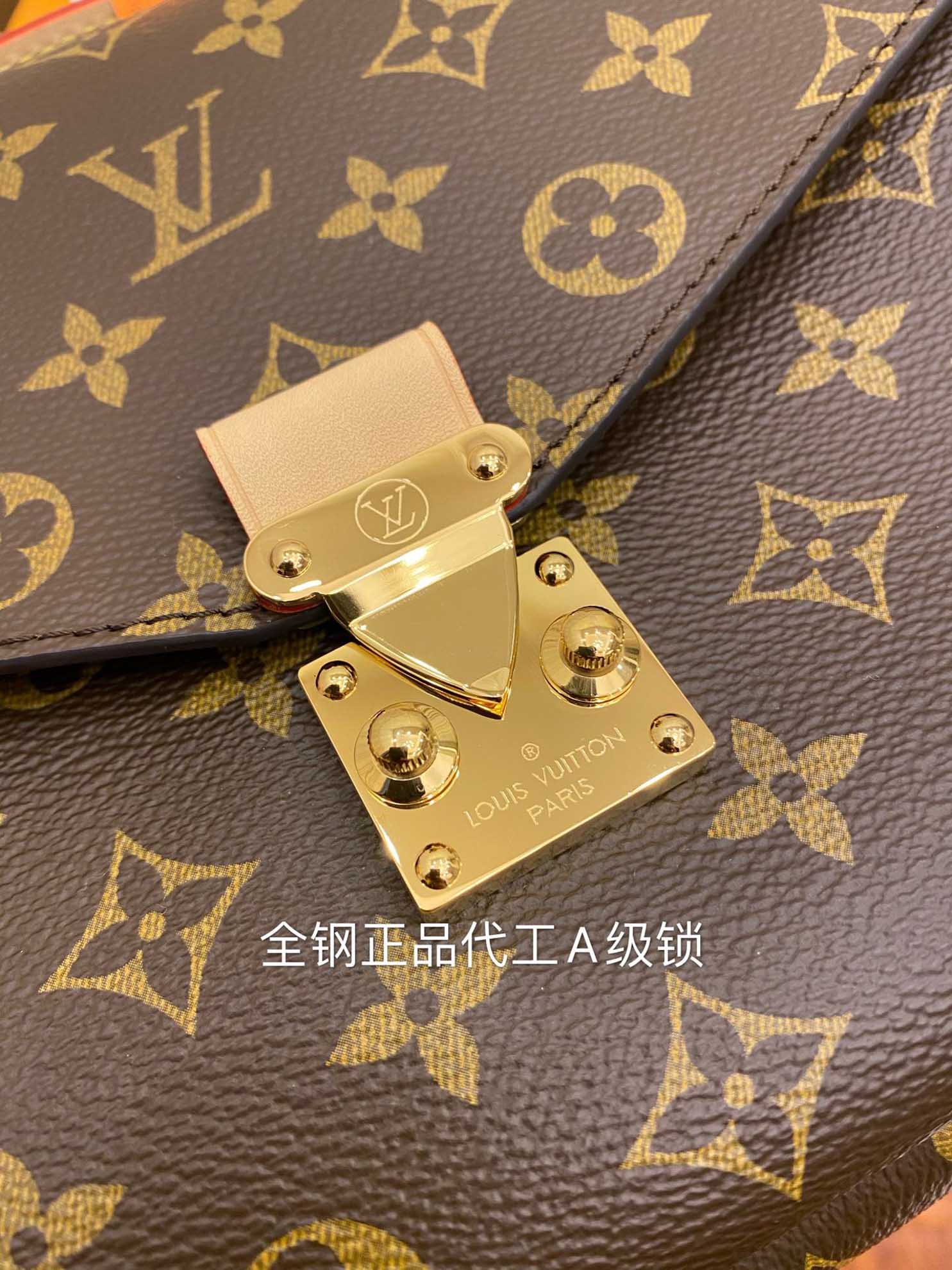 LOUIS VUITTON Pochette Metis Shoulder Bag