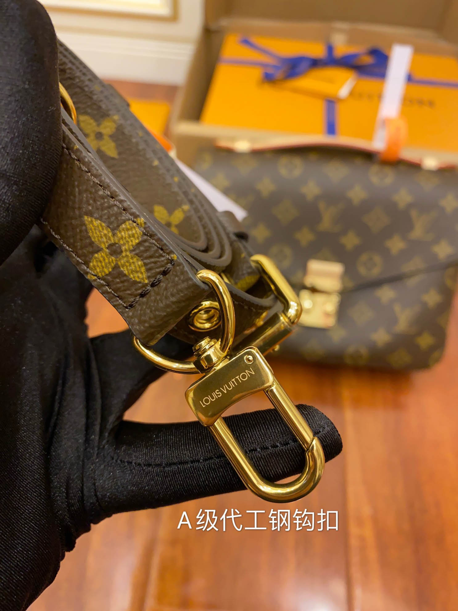 LOUIS VUITTON Pochette Metis Shoulder Bag