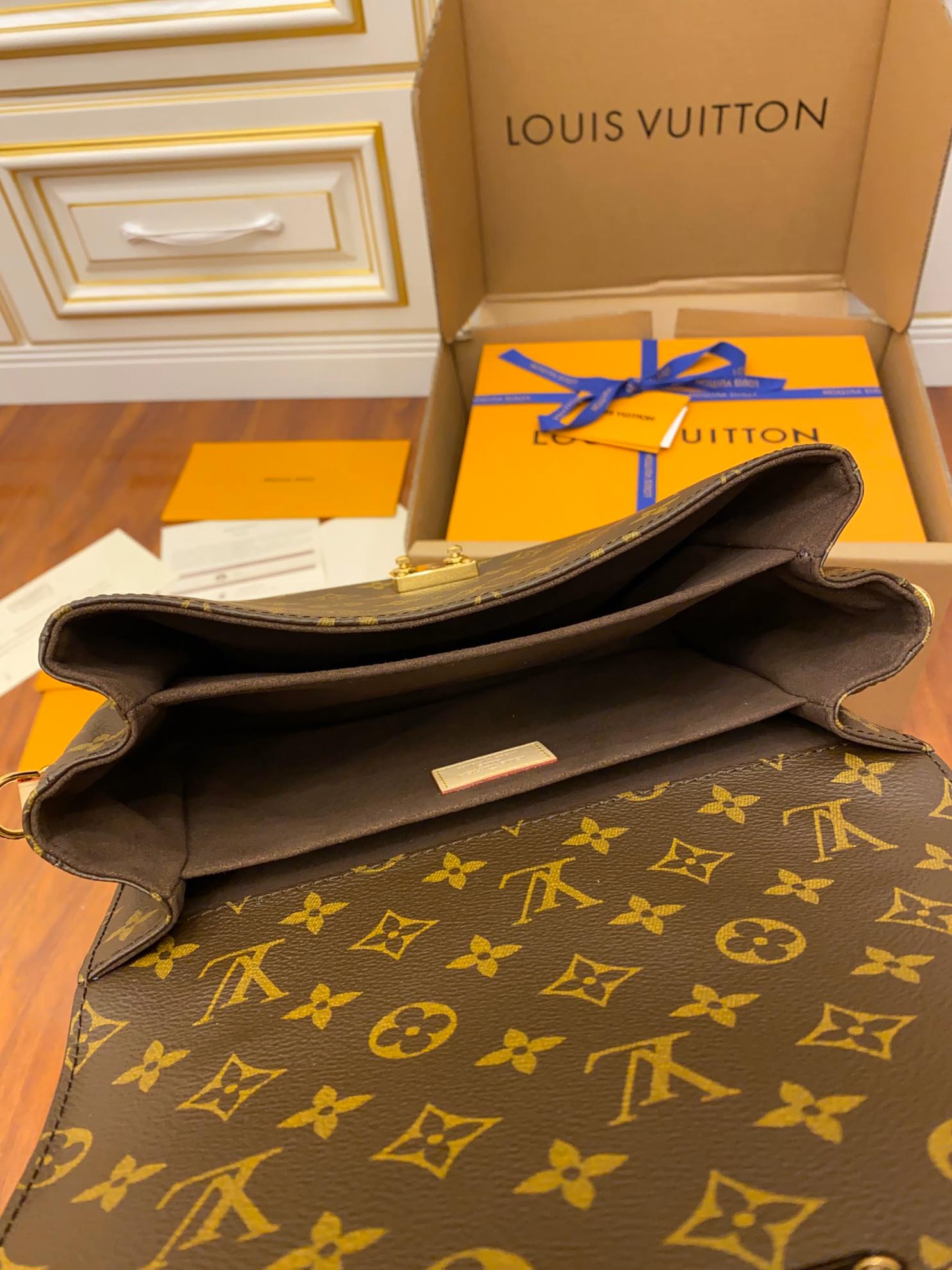 LOUIS VUITTON Pochette Metis Shoulder Bag