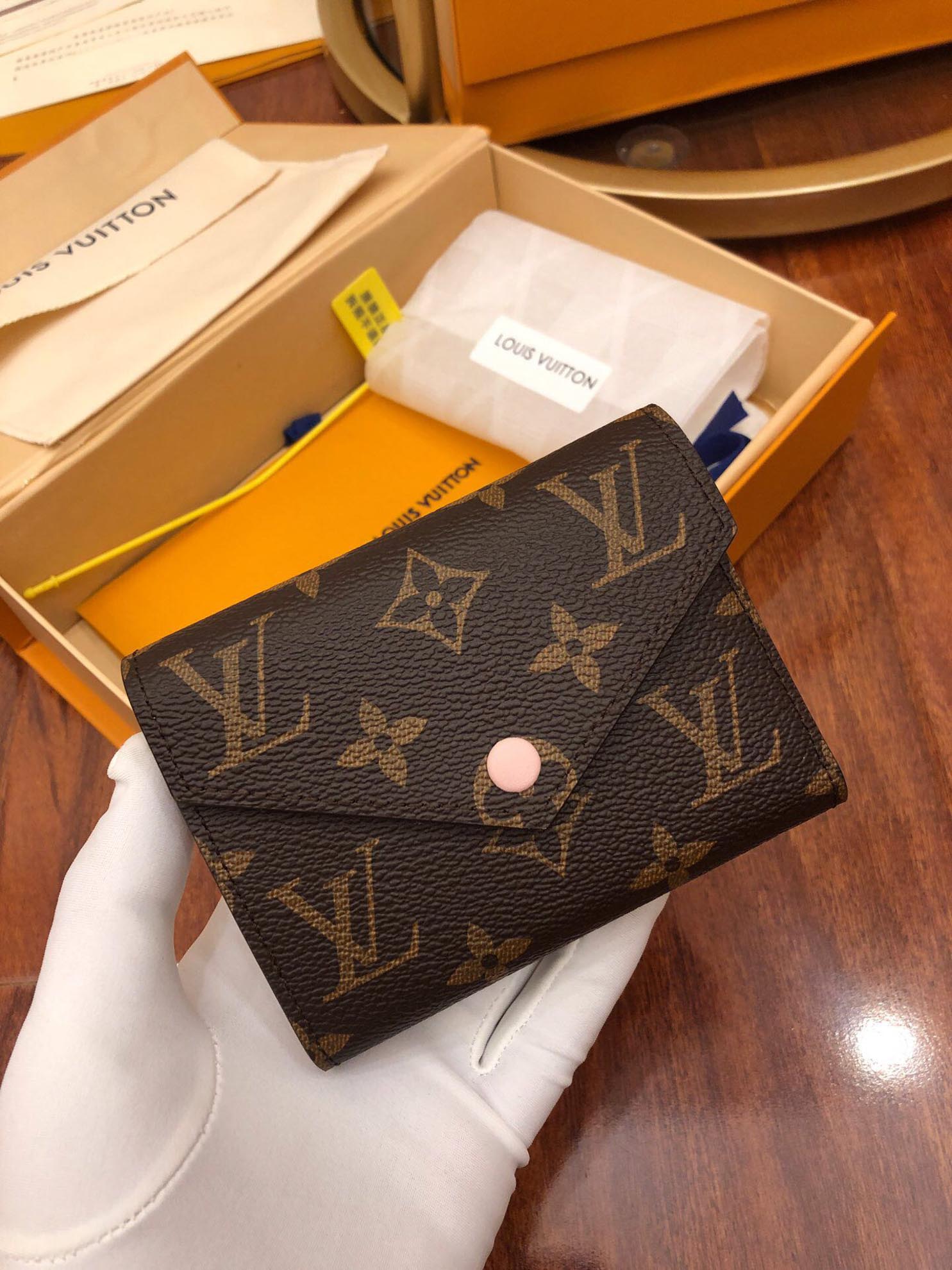 Louis Vuitton Victorine Gập Lót Màu Hồng