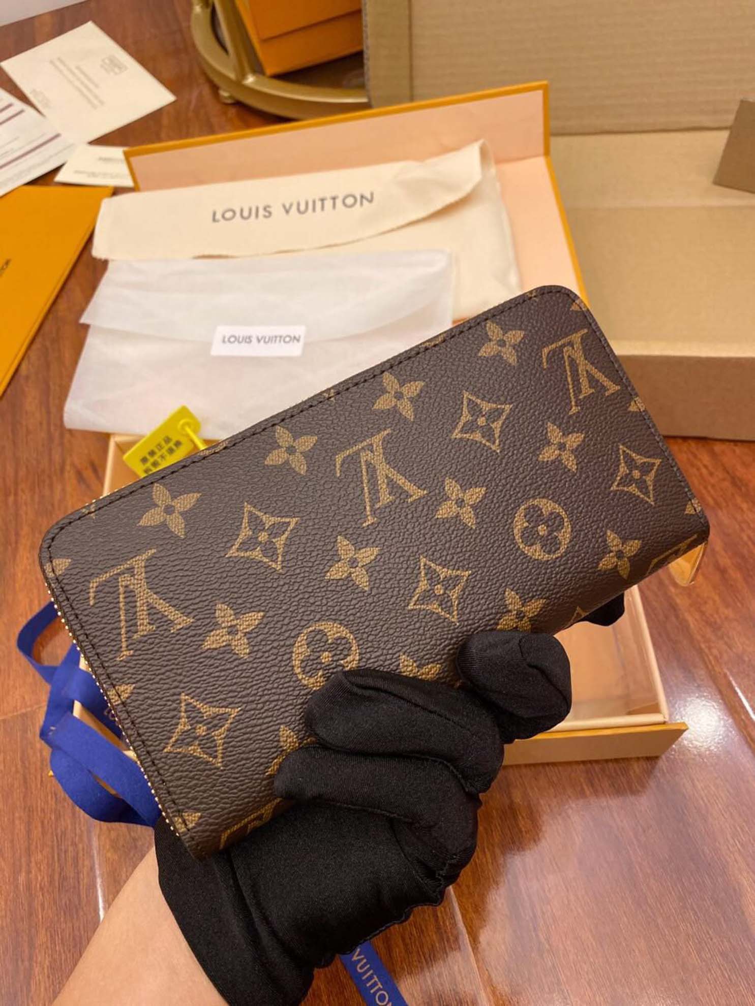 Louis Vuitton Zippy Wallet Monogram 