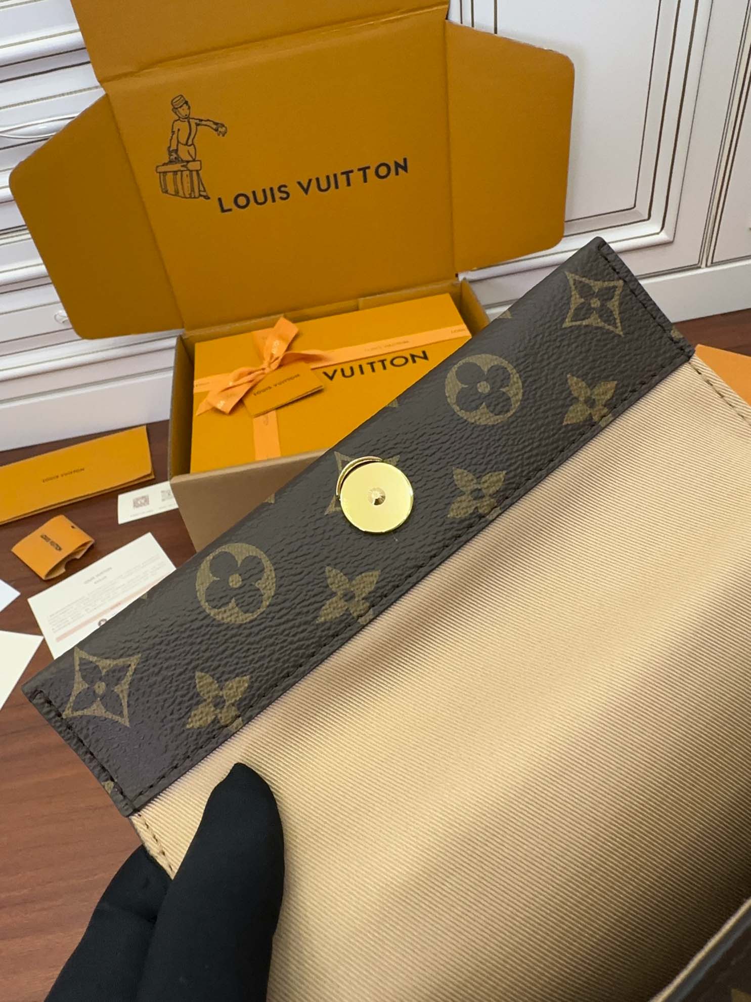 LV Cluny Mini Monogram Canvas