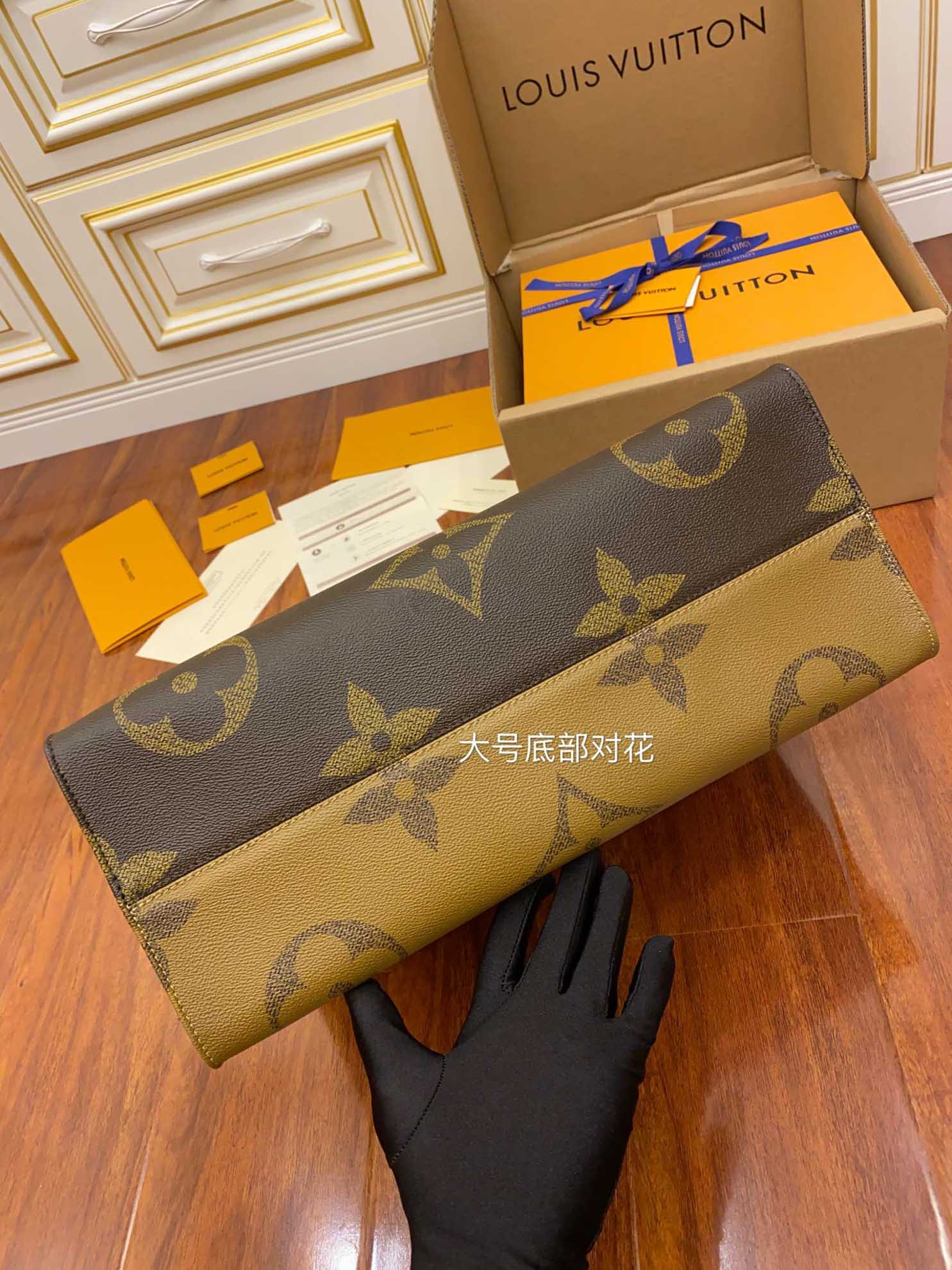 LV Monogram Reverse Giant Onthego