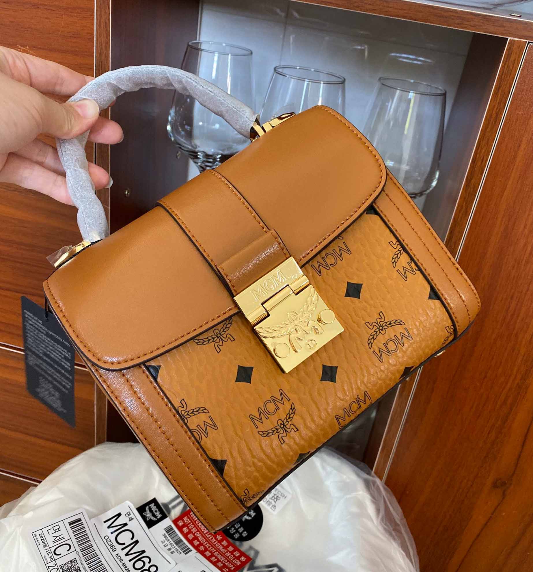 mcm klassik tote visetos cognac 13 1