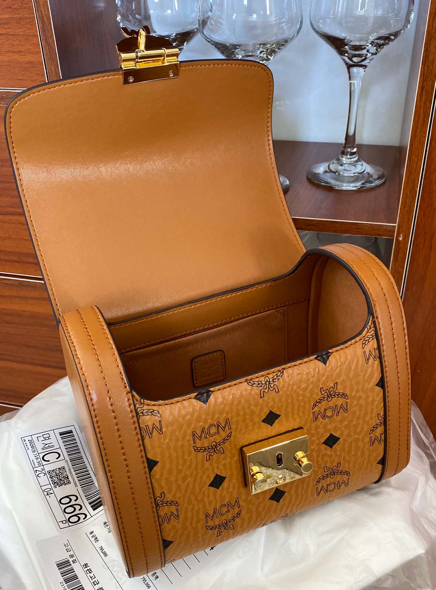 mcm klassik tote visetos cognac 17 2