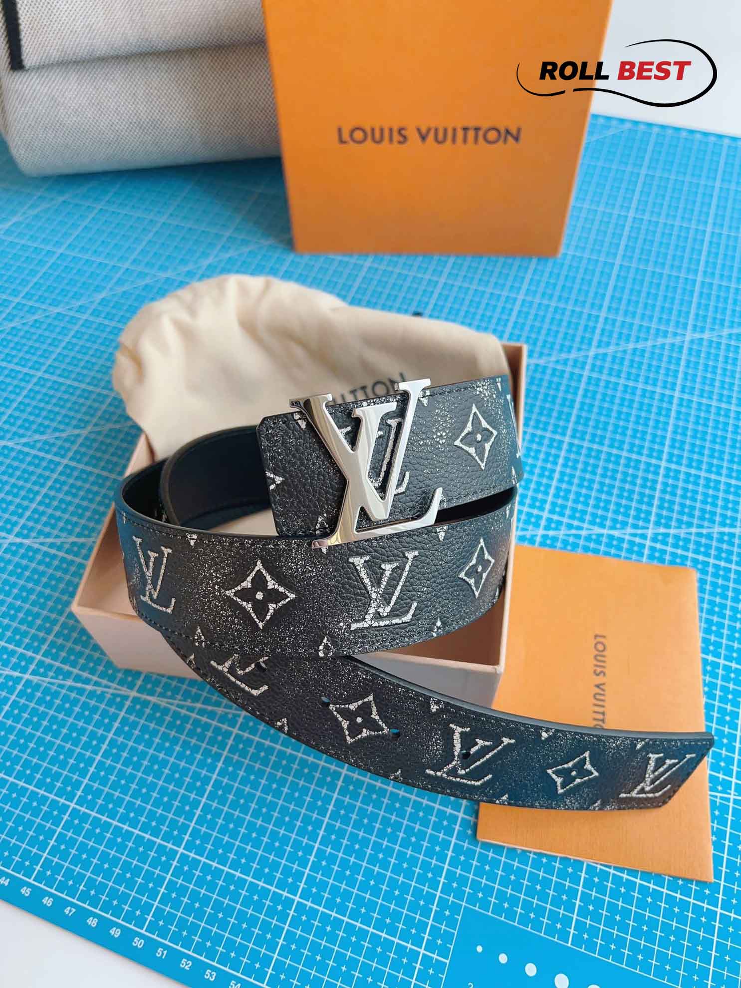 Thắt Lưng Hai Mặt LV Monogram Eclipse Xước Khóa Logo Bóng