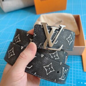 Thắt Lưng Hai Mặt LV Monogram Eclipse Xước Khóa Logo Bóng