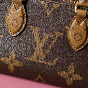 Túi Đeo Chéo Nữ Louis Vuitton LV OnTheGo East West