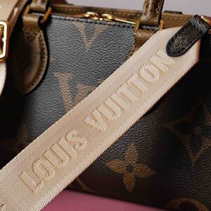 Túi Đeo Chéo Nữ Louis Vuitton LV OnTheGo East West