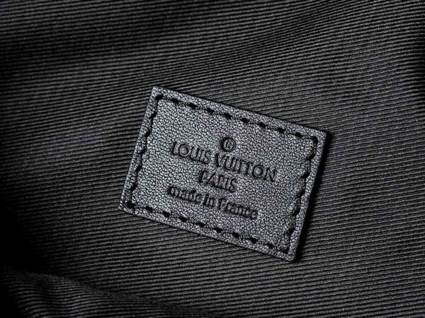 Túi đeo Louis Vuitton Discovery Bumbag Monogram