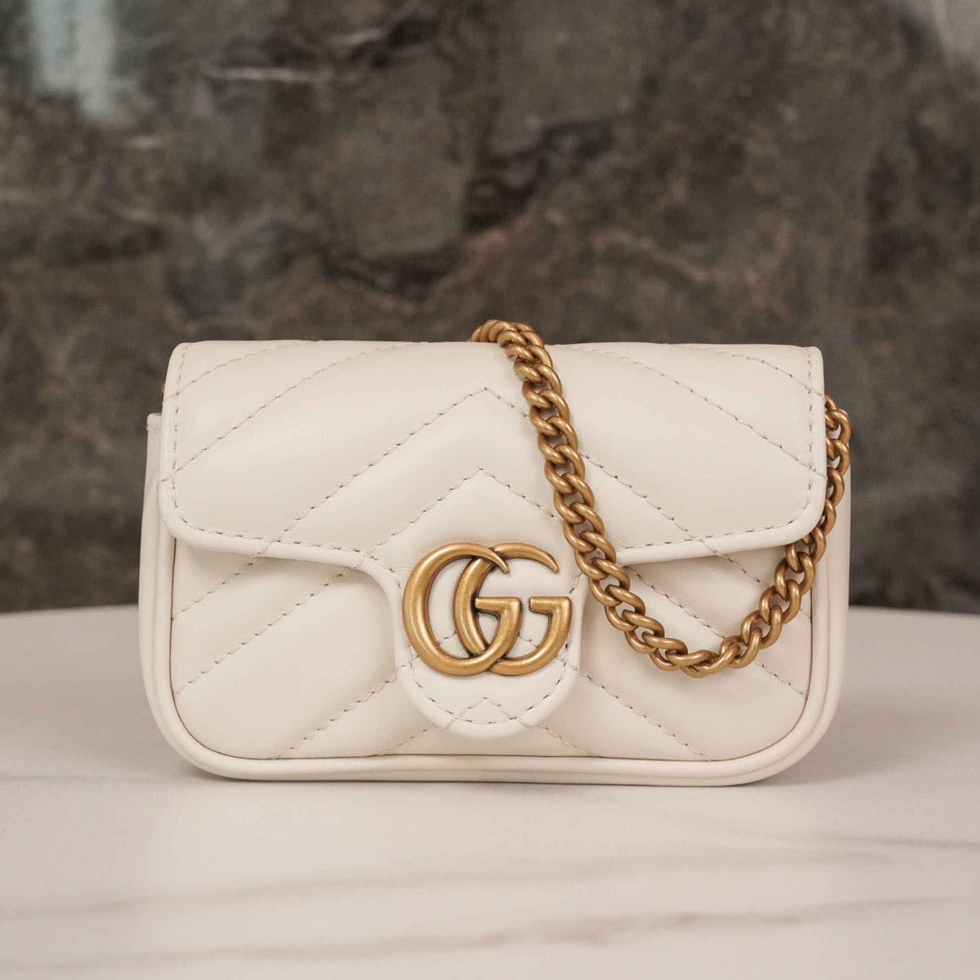 Túi Gucci GG Marmont Matelassé Leather Super Mini White Chevron Leather