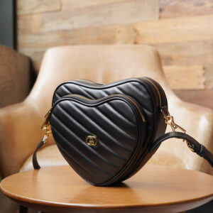 Túi Gucci Women's Black Interlocking G Mini Heart Leather Bag