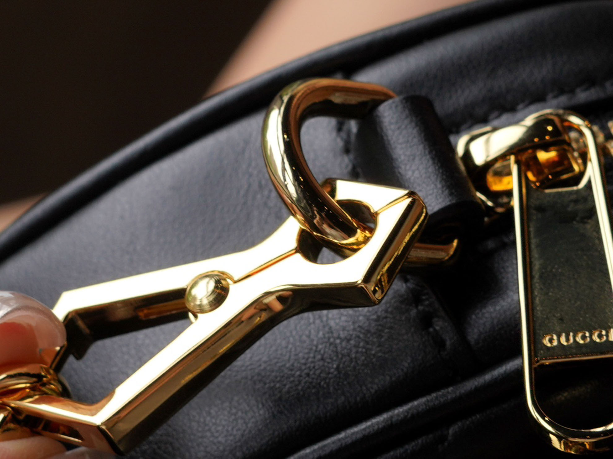 Túi Gucci Women's Black Interlocking G Mini Heart Leather Bag