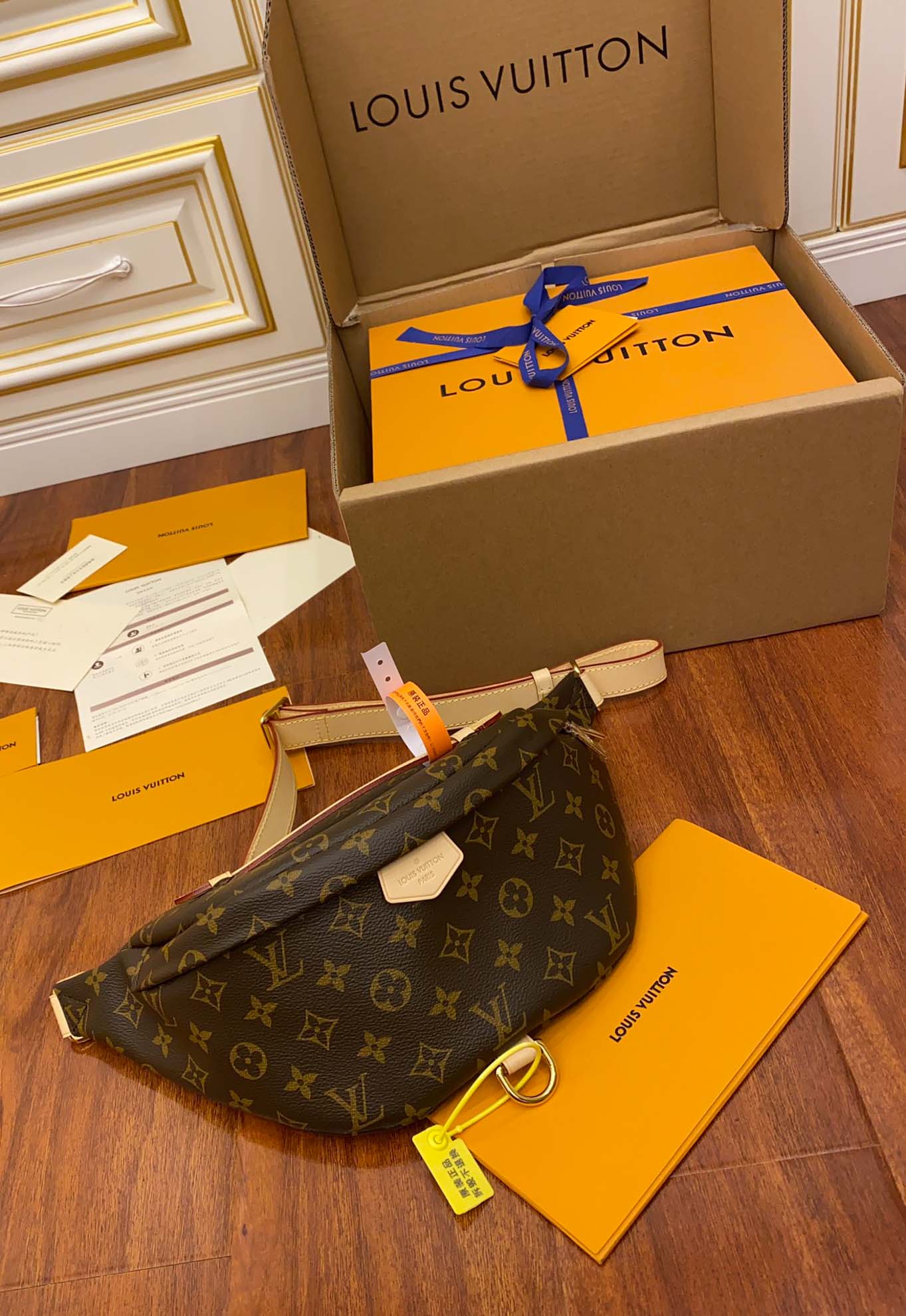 Túi Louis Vuitton Monogram Canvas Bumbag 